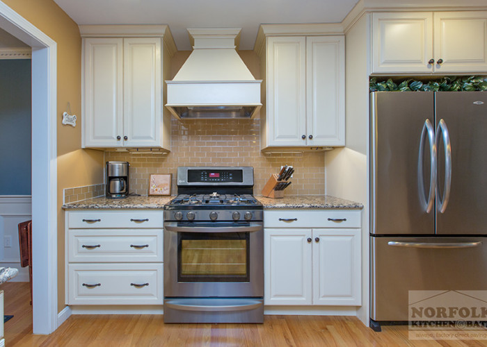 Linen kitchen with wood hood