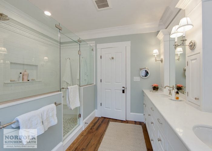 bath showing clear glass shower doors