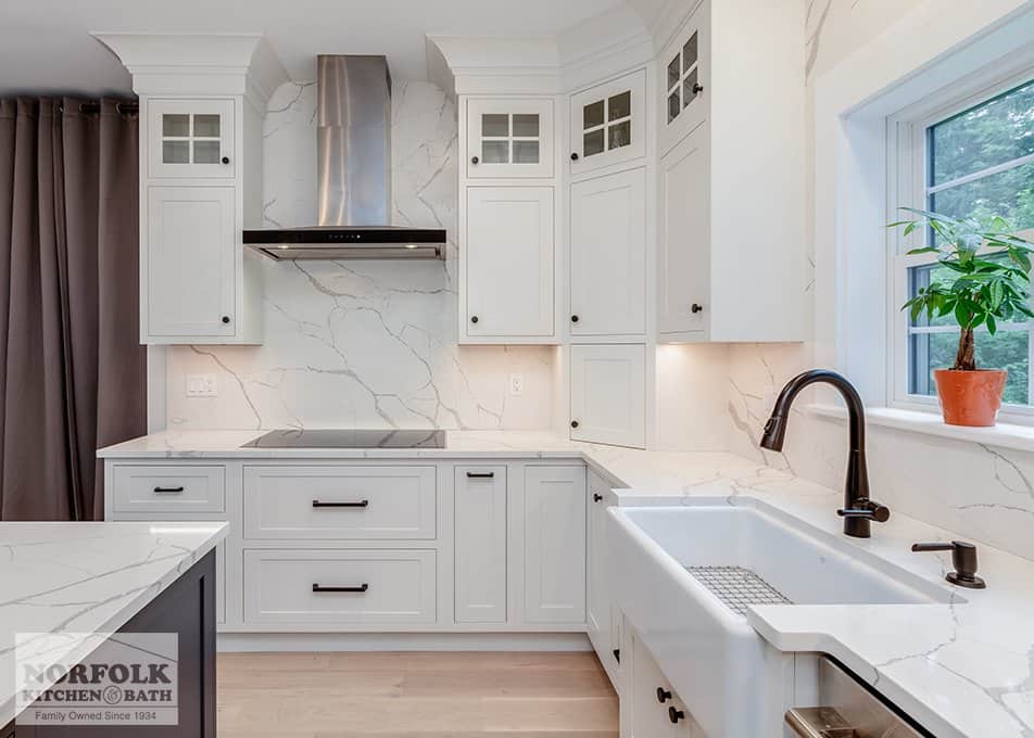 5 White Kitchen Cabinet Ideas For Your, What Color Quartz Countertop With White Cabinets