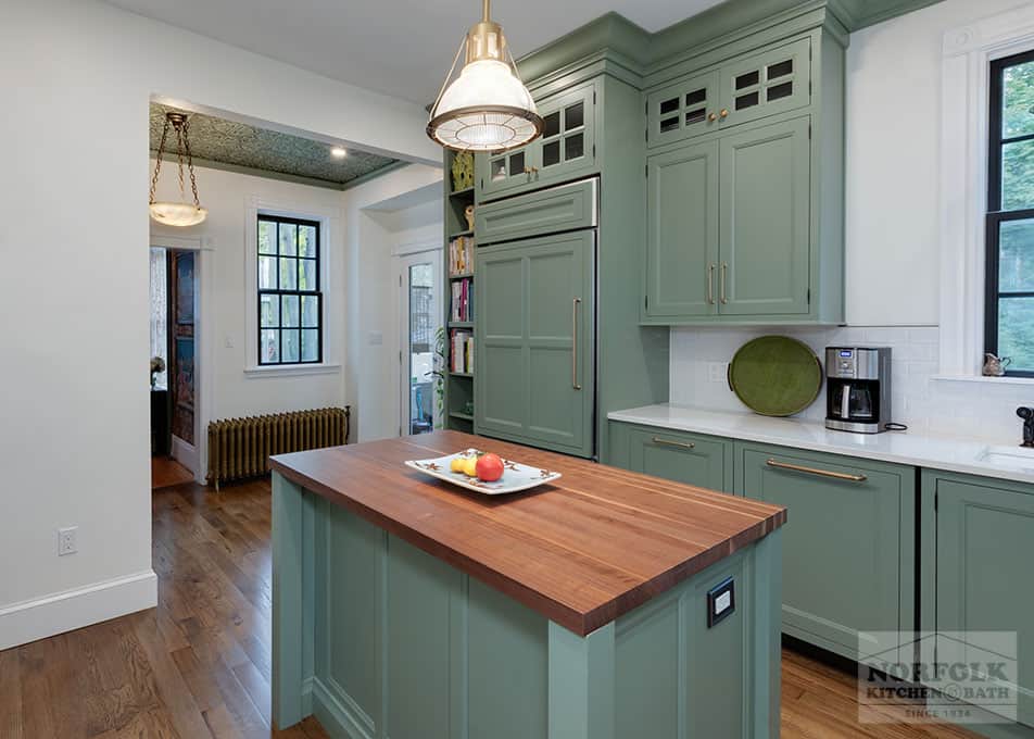 An uncluttered kitchen in a green Somerville condo - The Boston Globe